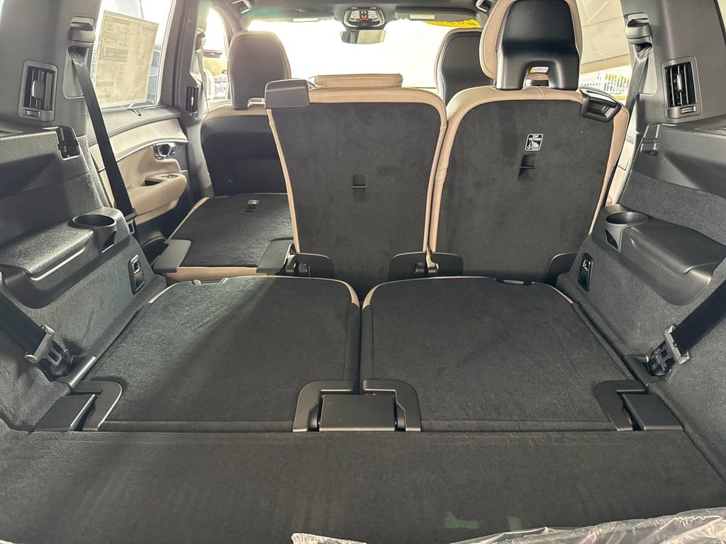 New 2026 Volvo XC90 B6 Ultra w/ Protection Package image 15