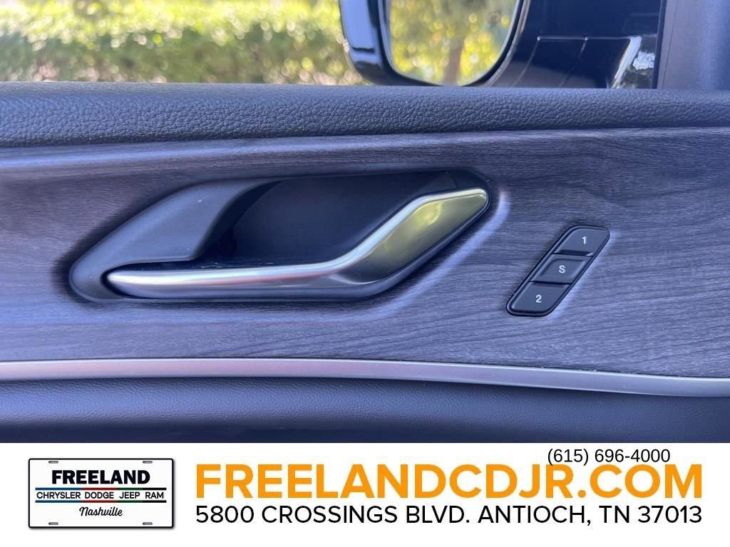 New 2025 Jeep Grand Cherokee Limited w/ Luxury Tech Group II AWD/4WD image 15