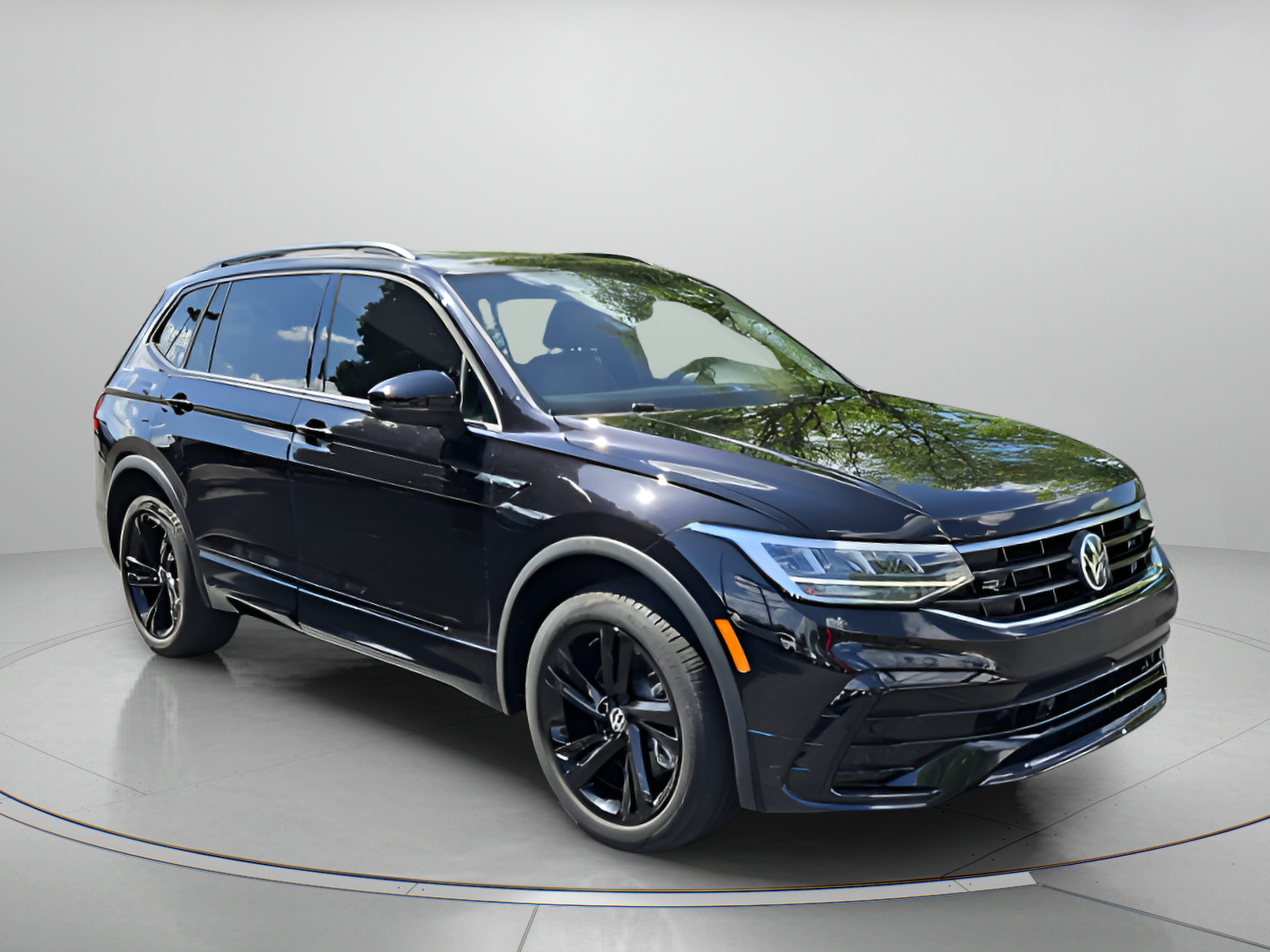 Certified 2023 Volkswagen Tiguan SE R-Line FWD image 7