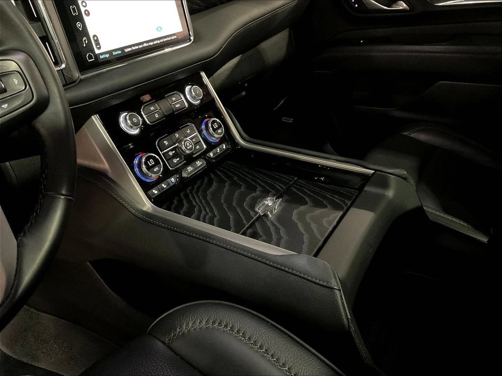 Used 2023 GMC Yukon XL Denali AWD/4WD image 18