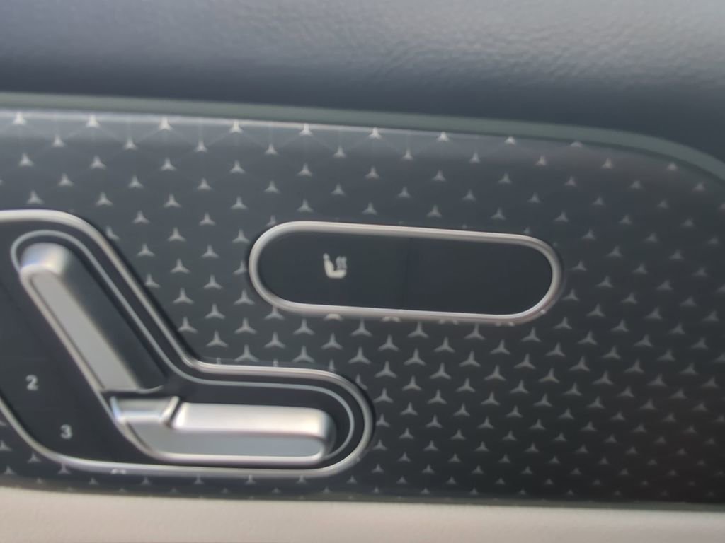 New 2025 Mercedes-Benz GLB 250 GLB 250 image 11