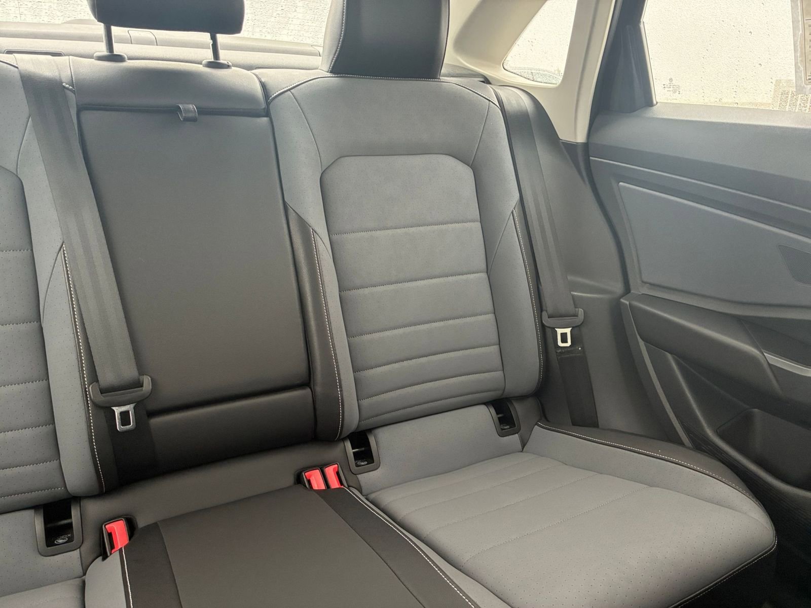 Used 2025 Volkswagen Jetta SE image 36