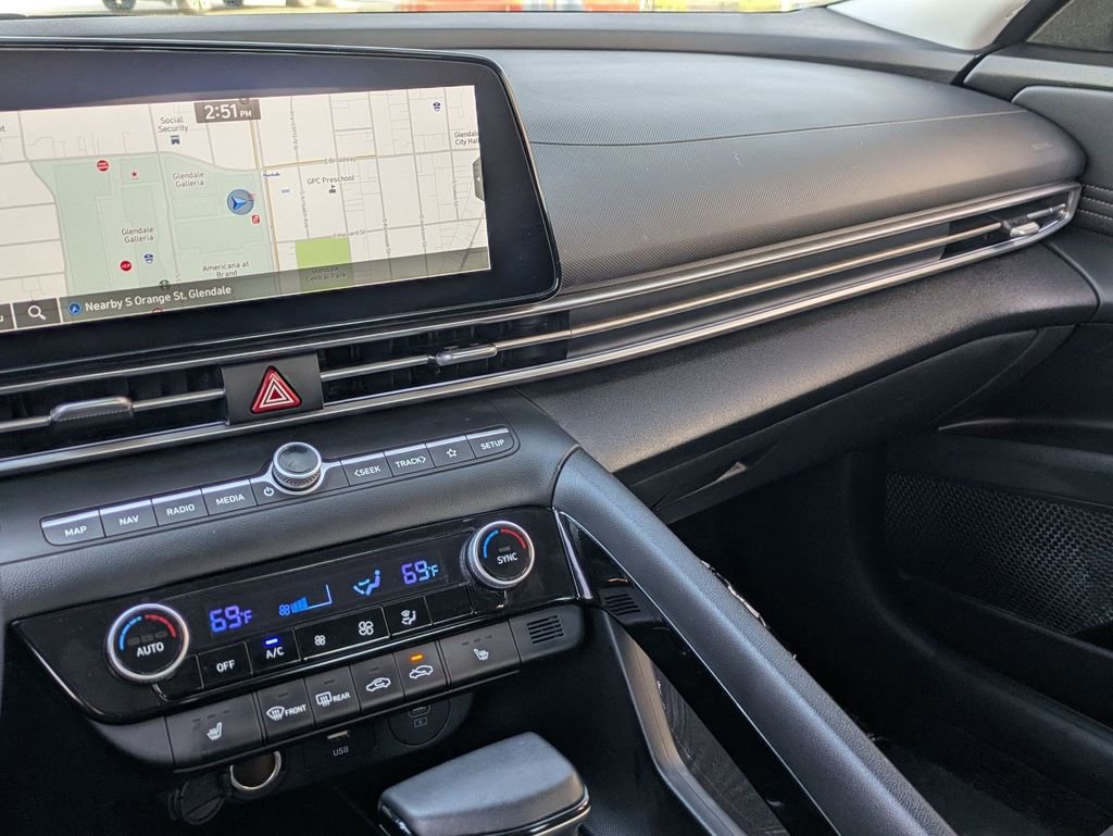 Used 2025 Hyundai Elantra SEL image 15