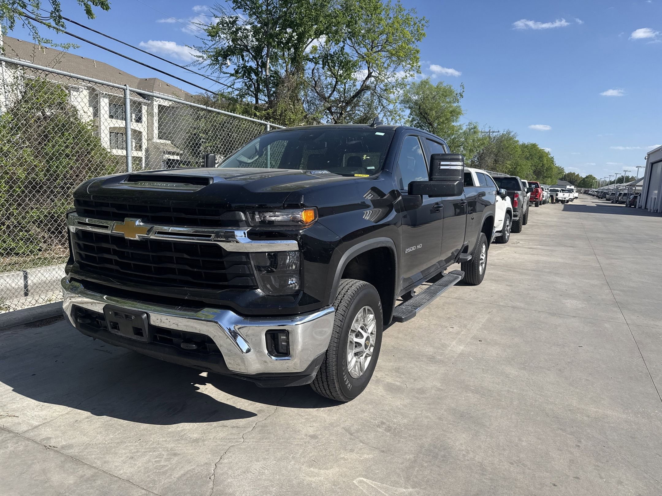 Certified 2025 Chevrolet Silverado 2500 LT w/ Convenience Package AWD/4WD image 3