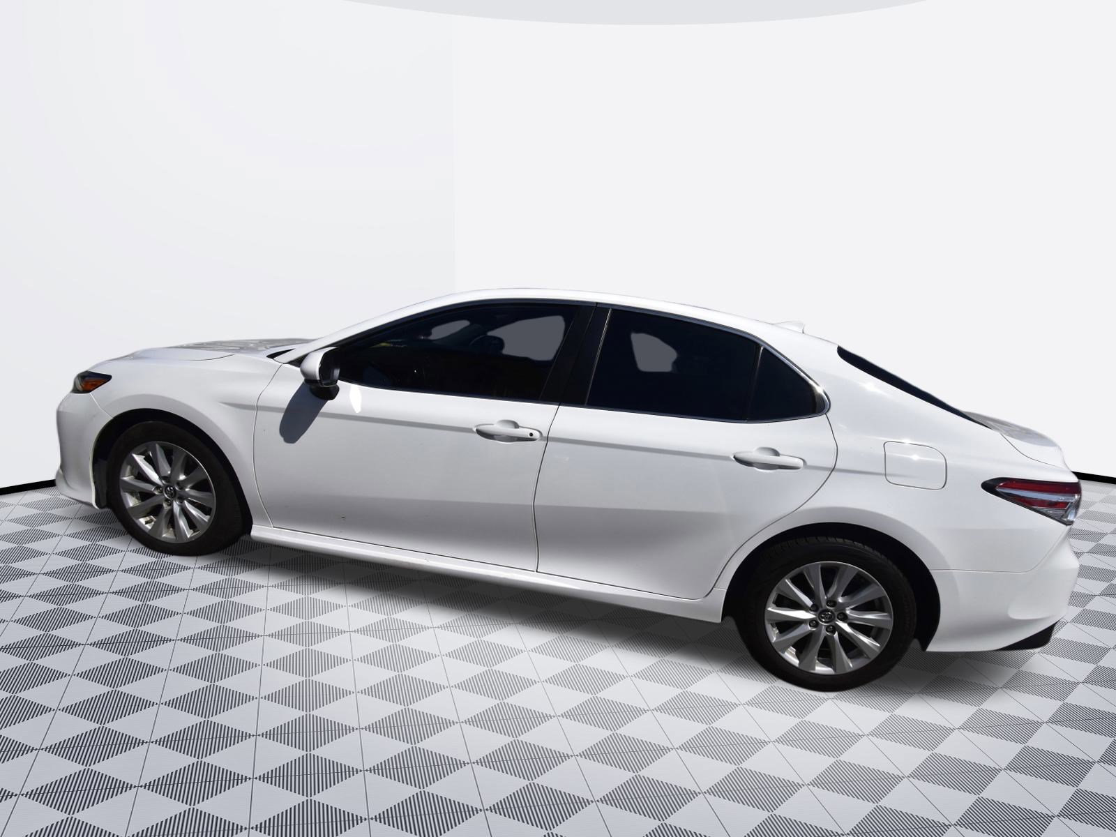 Used 2019 Toyota Camry LE image 6