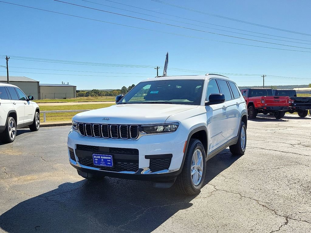 New 2025 Jeep Grand Cherokee L Laredo image 2