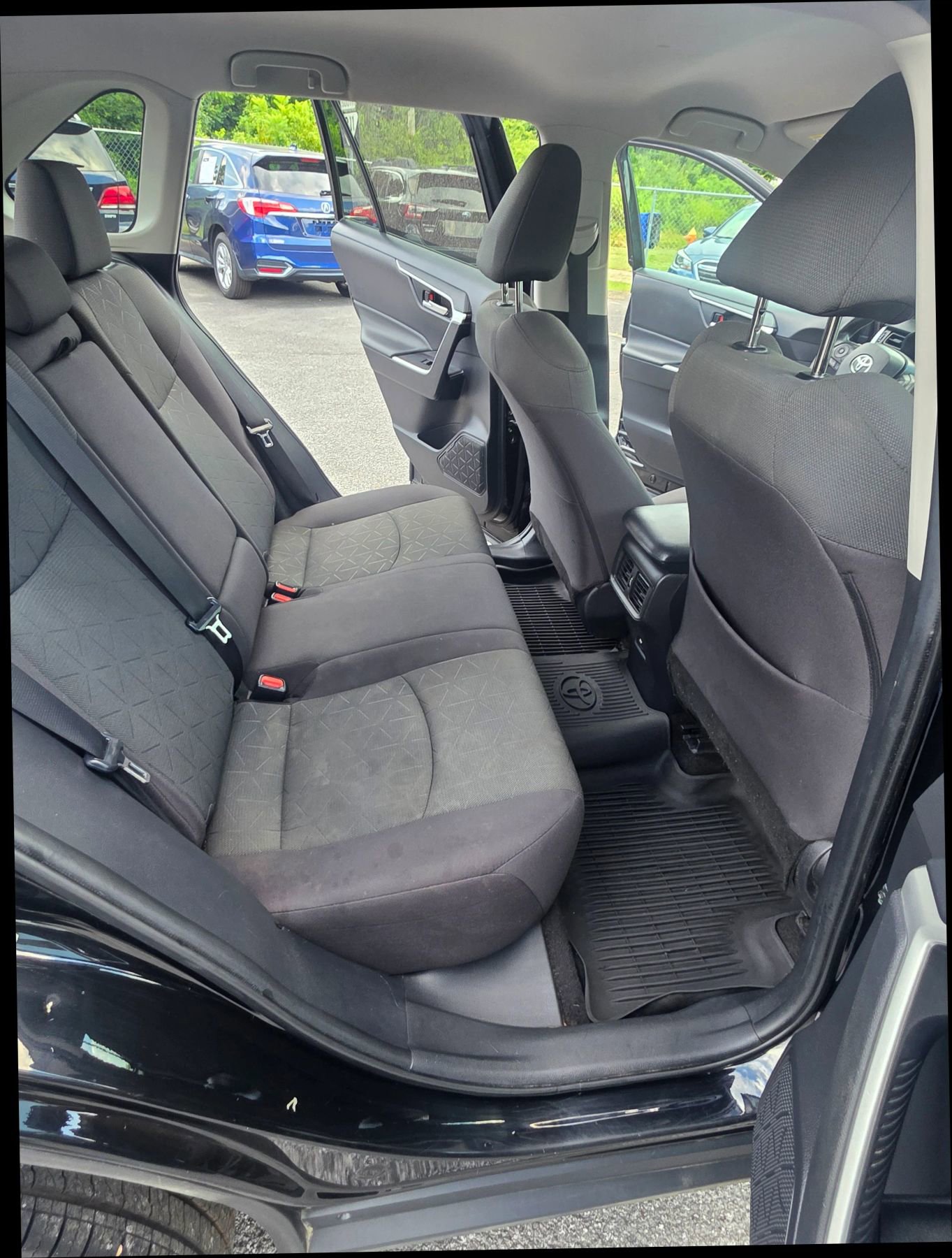 Used 2021 Toyota RAV4 XLE image 11