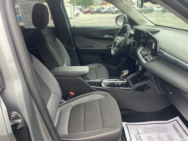 Used 2024 Chevrolet TrailBlazer LT w/ LT Cold Weather Package AWD/4WD image 28