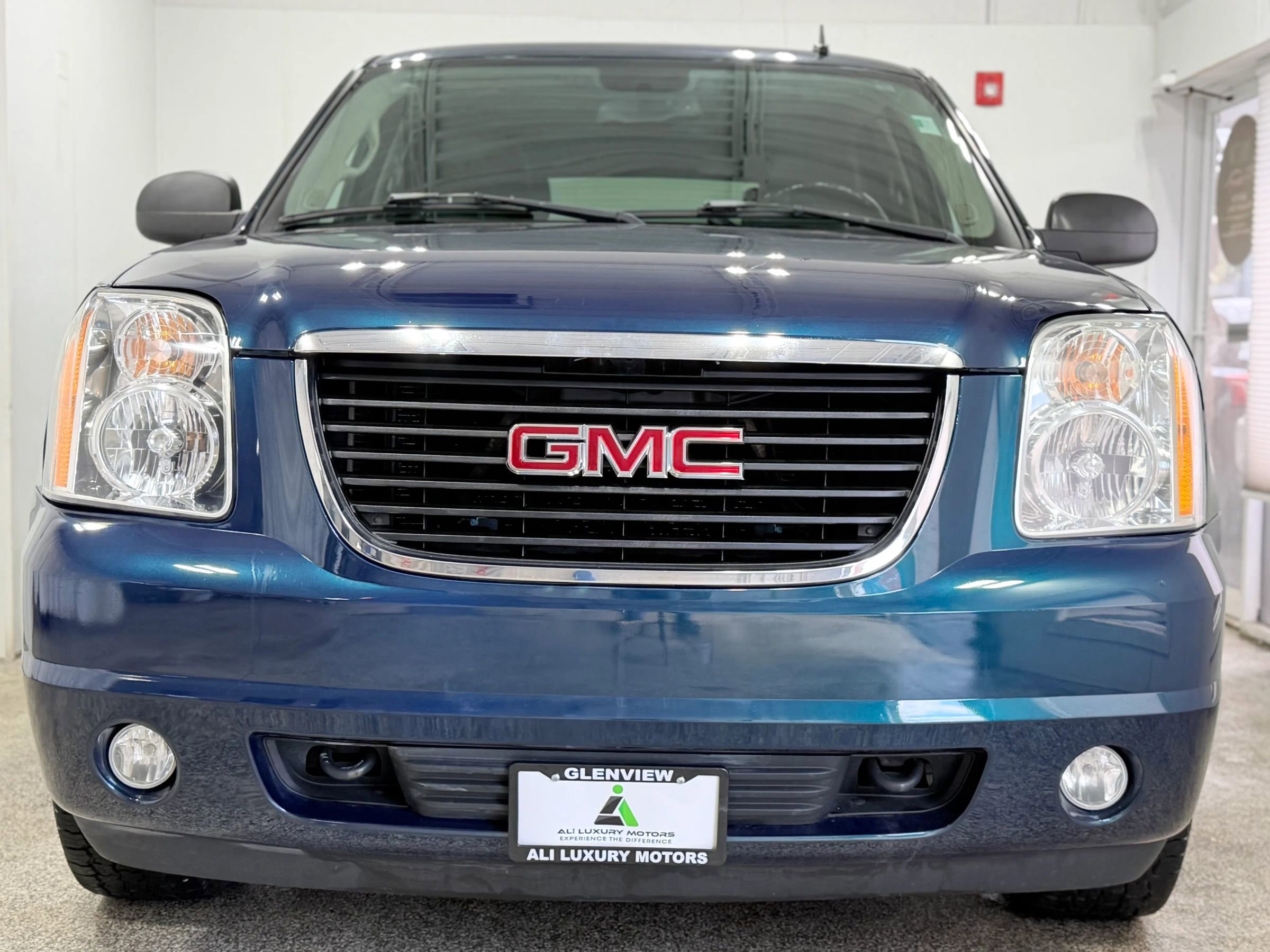 Used 2007 GMC Yukon SLT w/ SLT Preferred Equipment Group AWD/4WD image 2