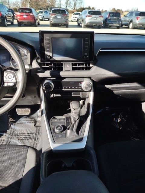Used 2019 Toyota RAV4 LE image 12