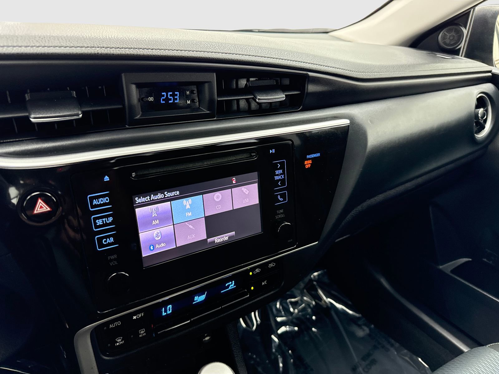 Used 2019 Toyota Corolla LE w/ Carpet Mat Package (TMS) FWD image 24