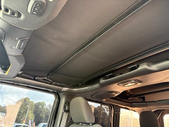 Used 2018 Jeep Wrangler Unlimited Sahara AWD/4WD image 20