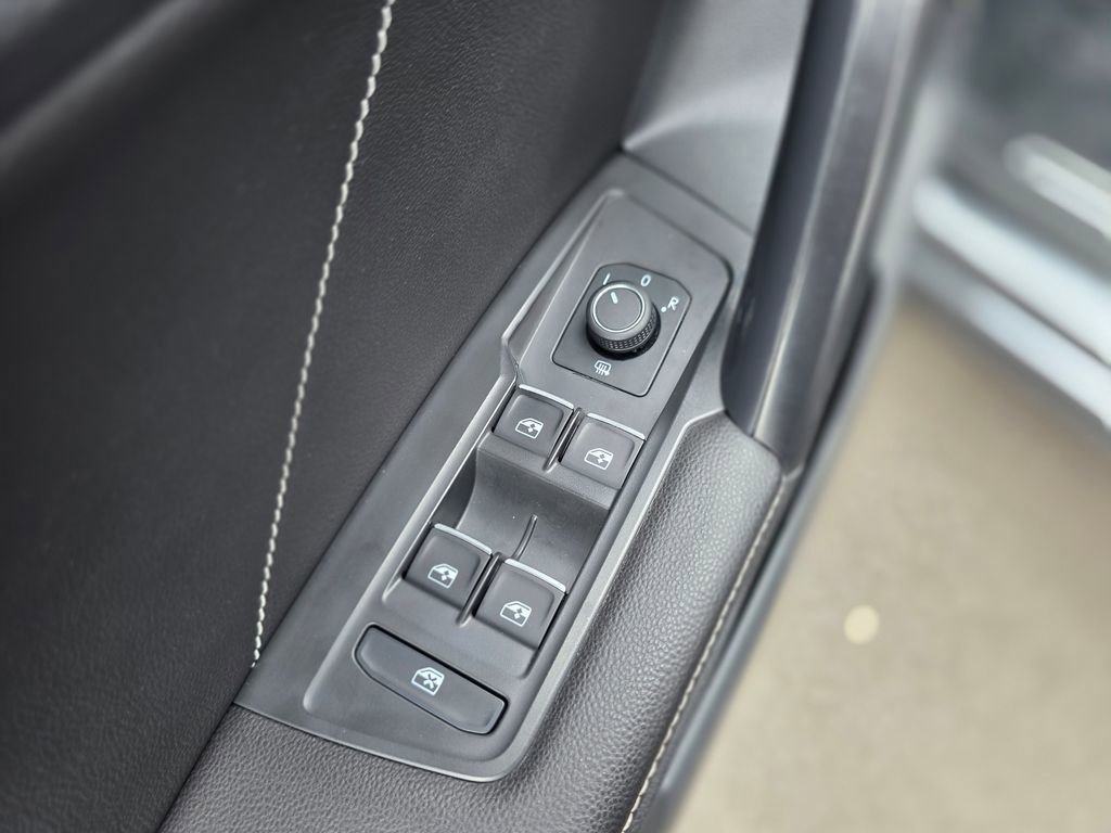 Used 2023 Volkswagen Tiguan SE R-Line image 22