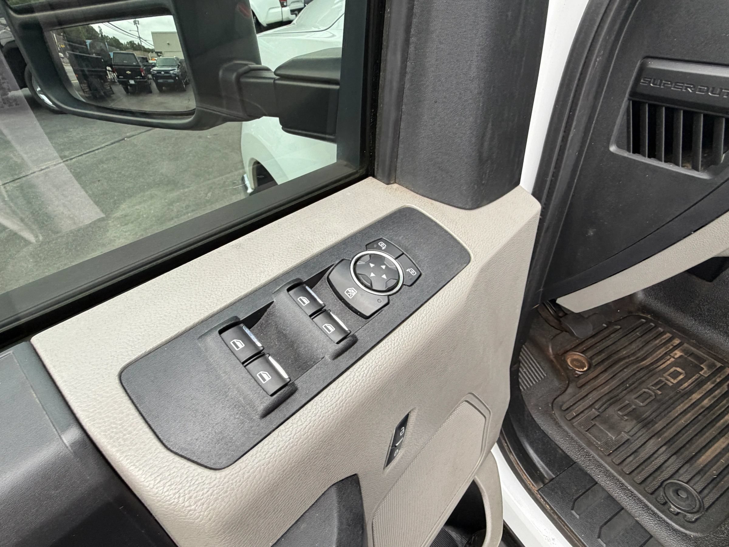 Used 2017 Ford F250 XL w/ Power Equipment Group AWD/4WD image 16