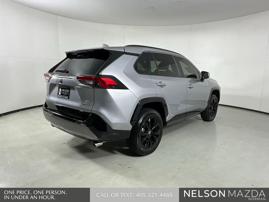 Used 2024 Toyota RAV4 SE image 7