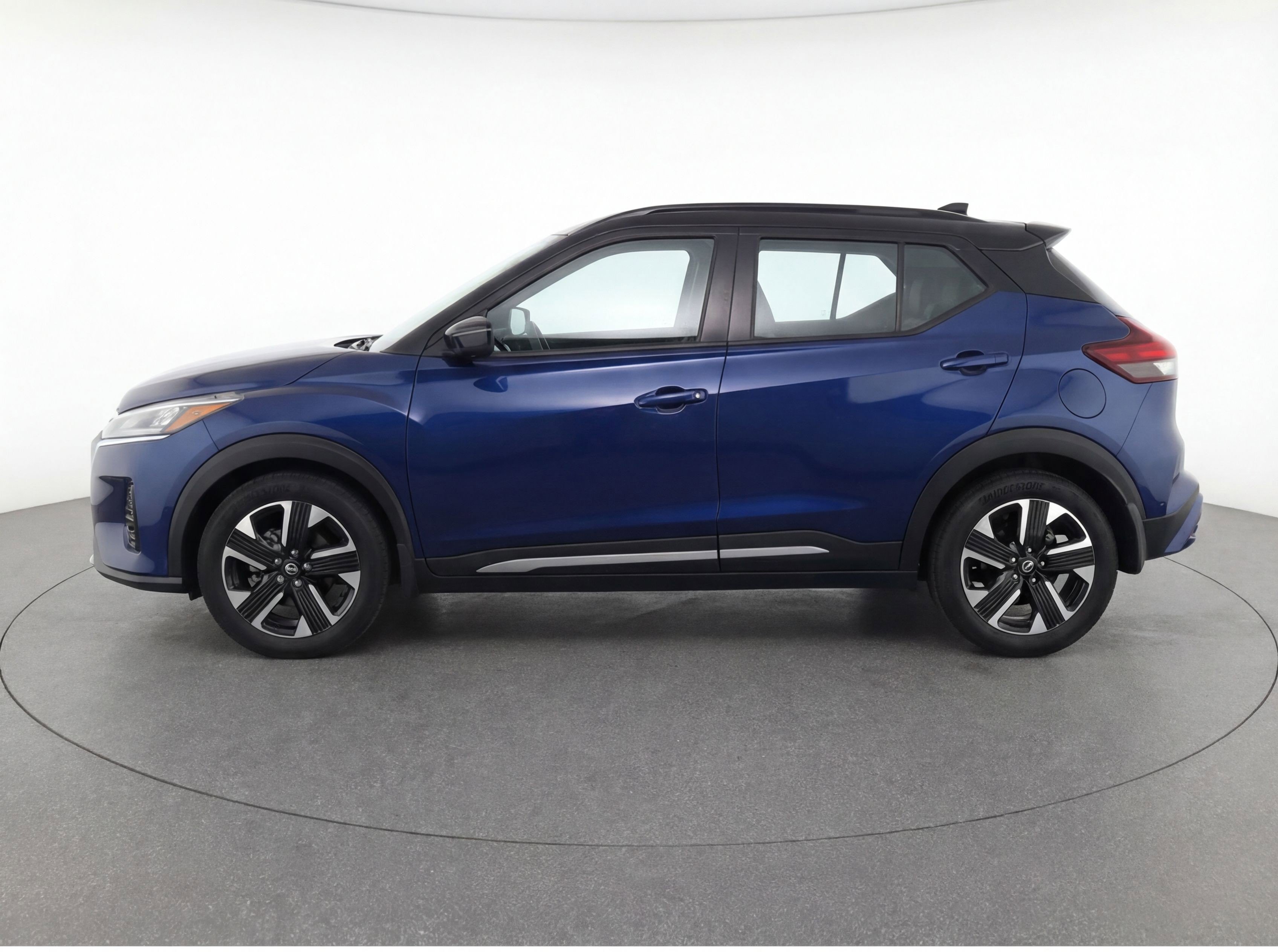 Used 2025 Nissan Kicks SV image 5