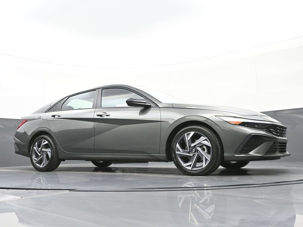 Used 2025 Hyundai Elantra Sport image 46