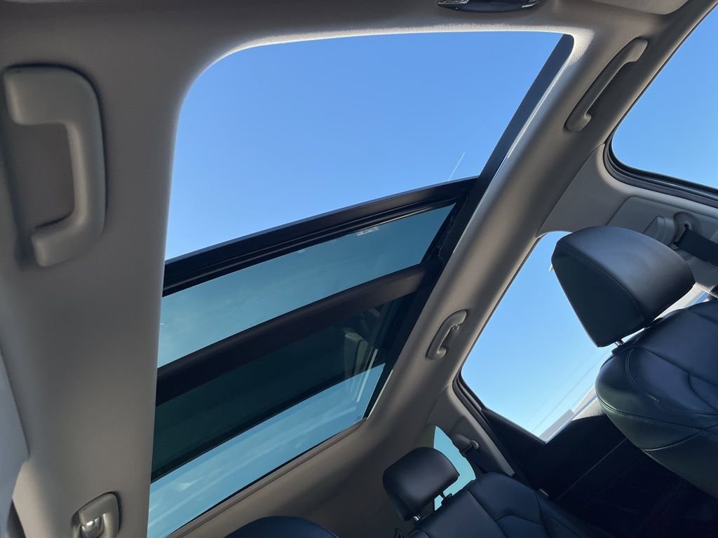 Used 2025 Kia Sorento SX image 30