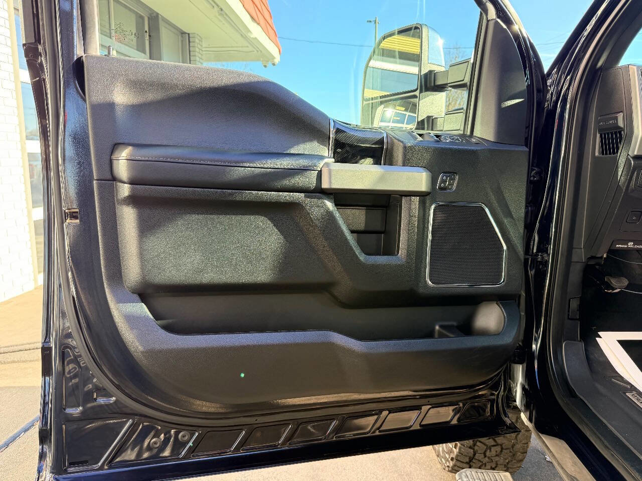 Used 2021 Ford F250 Platinum w/ FX4 Off-Road Package image 17