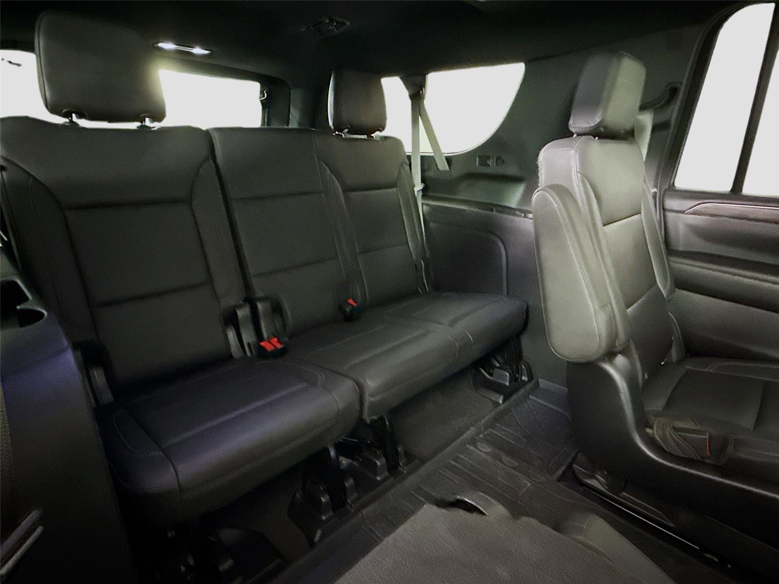 Used 2022 Chevrolet Suburban Z71 w/ Luxury Package image 21