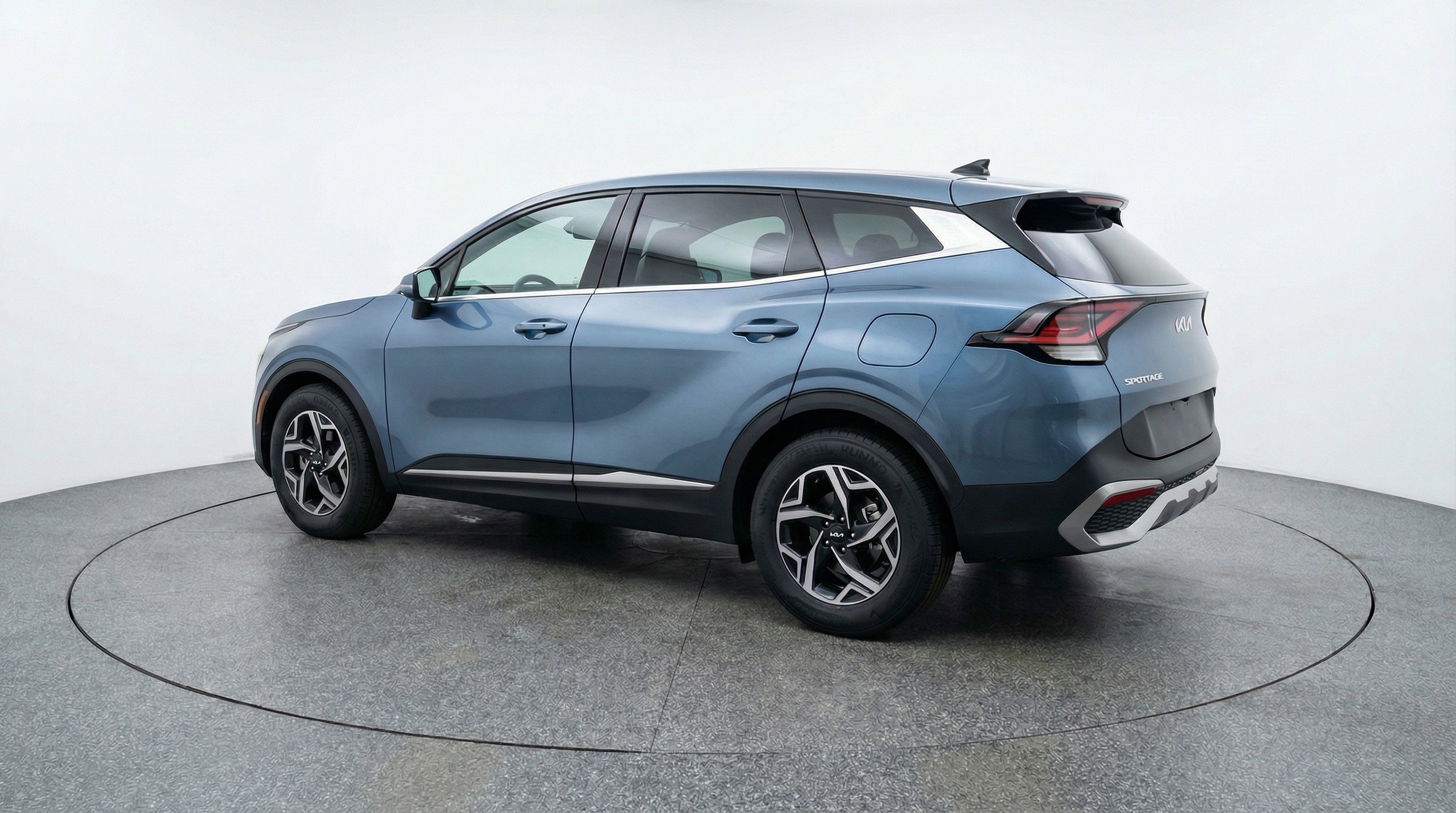 Used 2025 Kia Sportage LX image 6