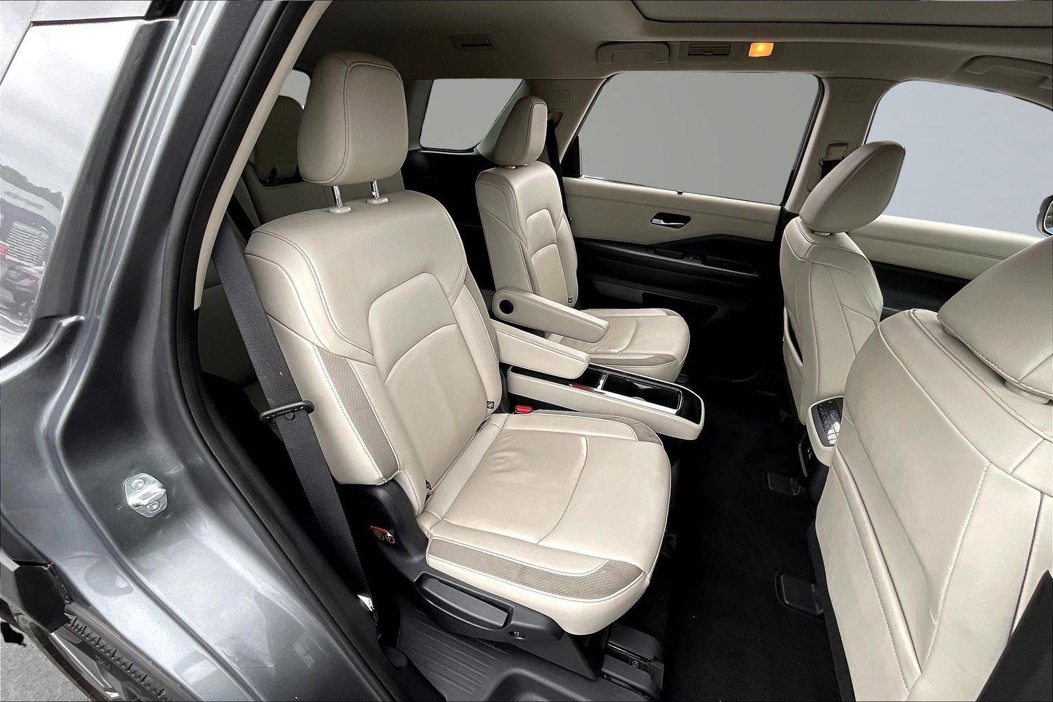 Used 2022 Nissan Pathfinder SL w/ SL Premium Package image 27