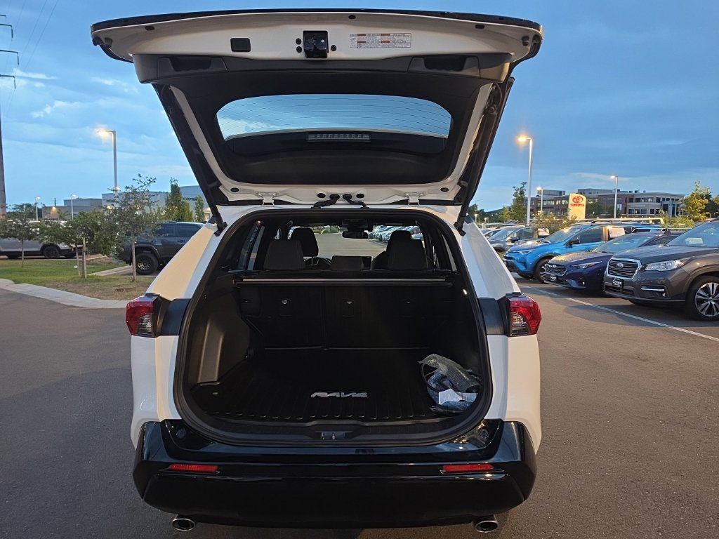 Used 2025 Toyota RAV4 SE AWD/4WD image 19
