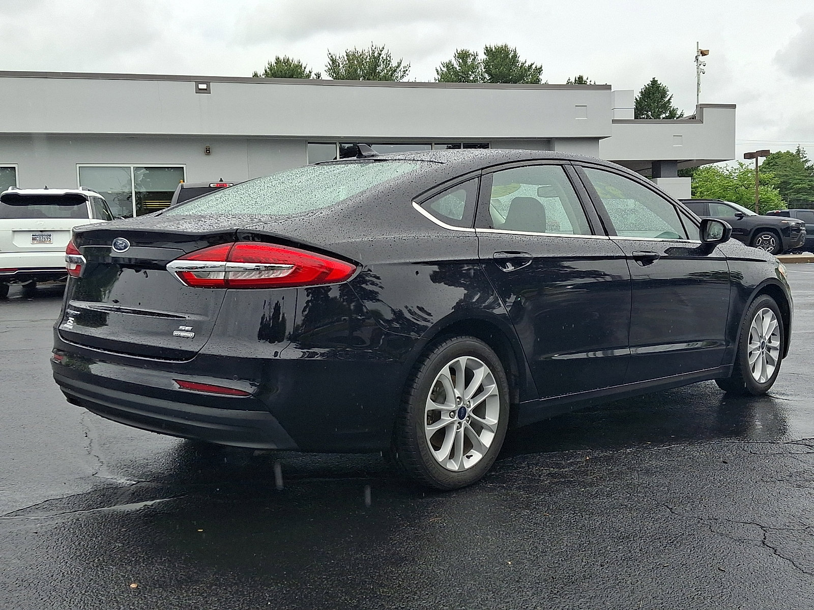 Used 2020 Ford Fusion SE FWD image 6