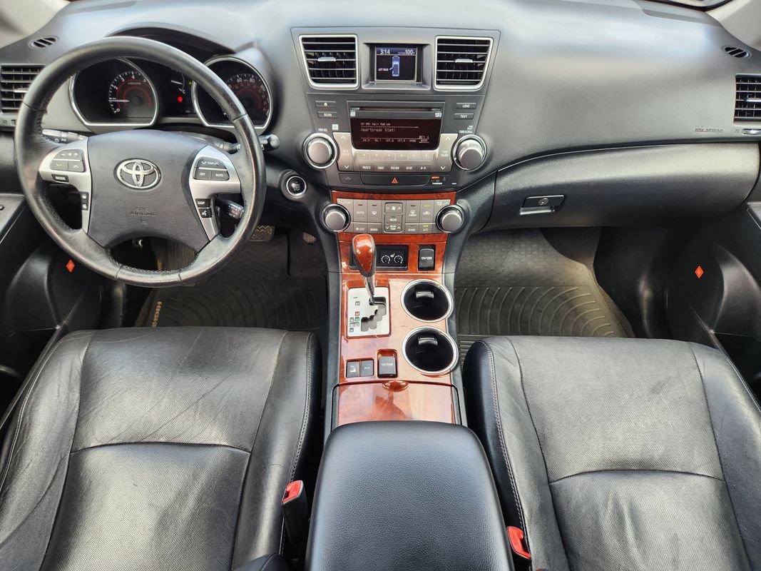 Used 2012 Toyota Highlander Limited w/ Tow Pkg AWD/4WD image 28