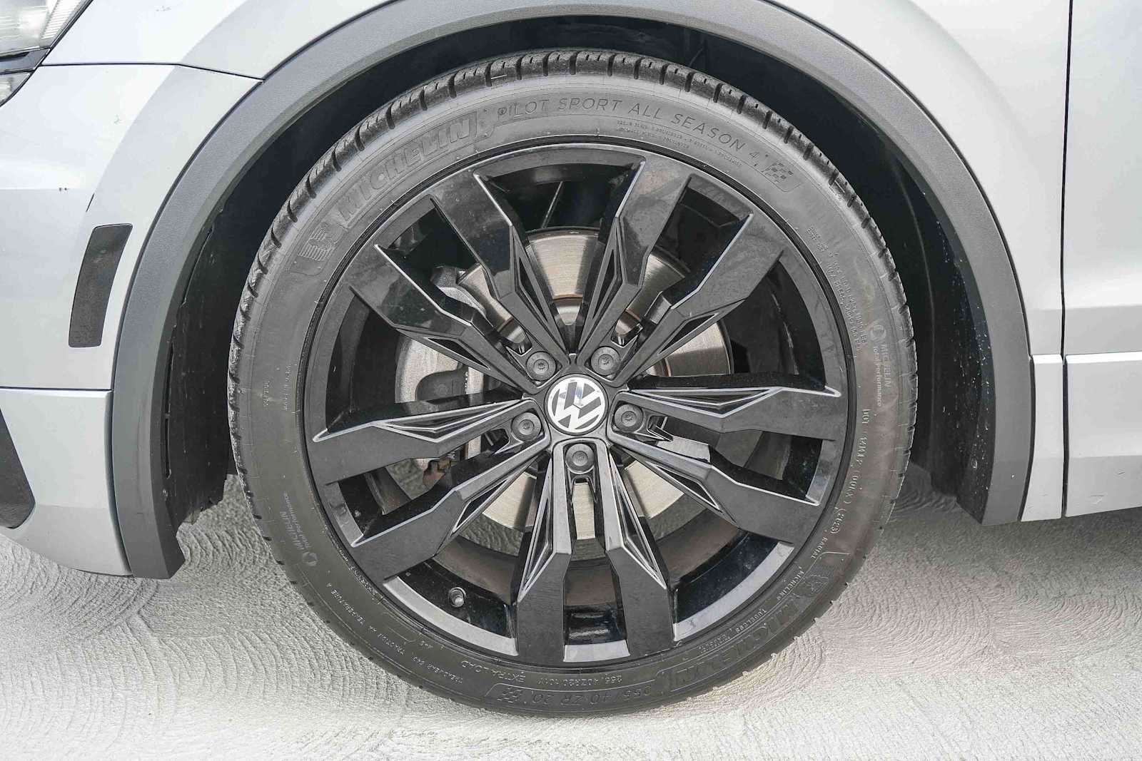 Used 2020 Volkswagen Tiguan SE R-Line image 11