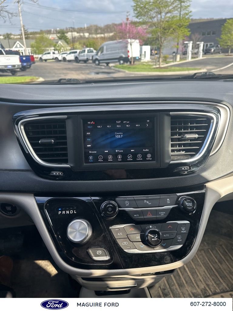 Used 2020 Chrysler Pacifica Touring-L image 15