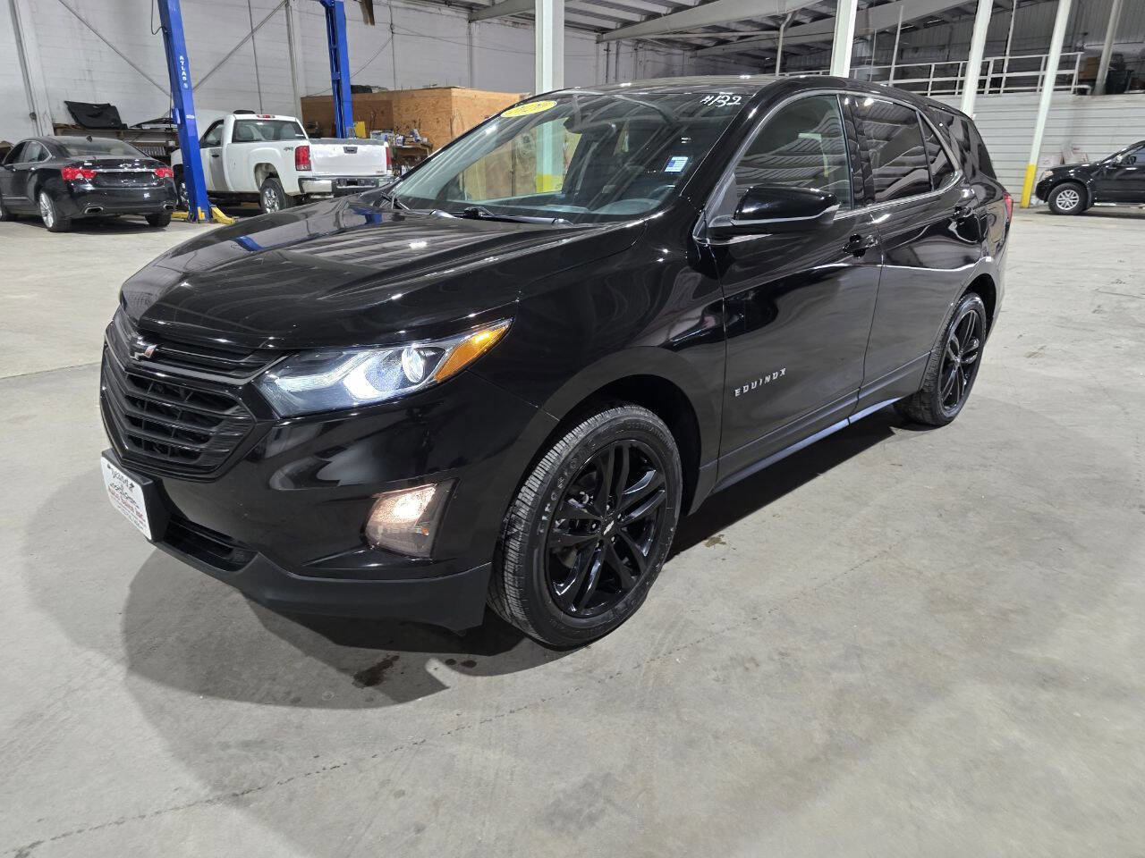 Used 2020 Chevrolet Equinox LT w/ Midnight Edition AWD/4WD image 2