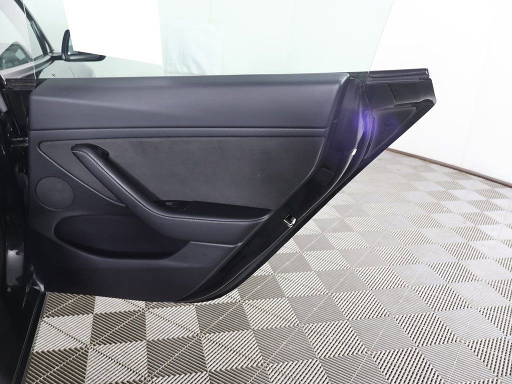 Used 2021 Tesla Model 3 Standard Range Plus image 24
