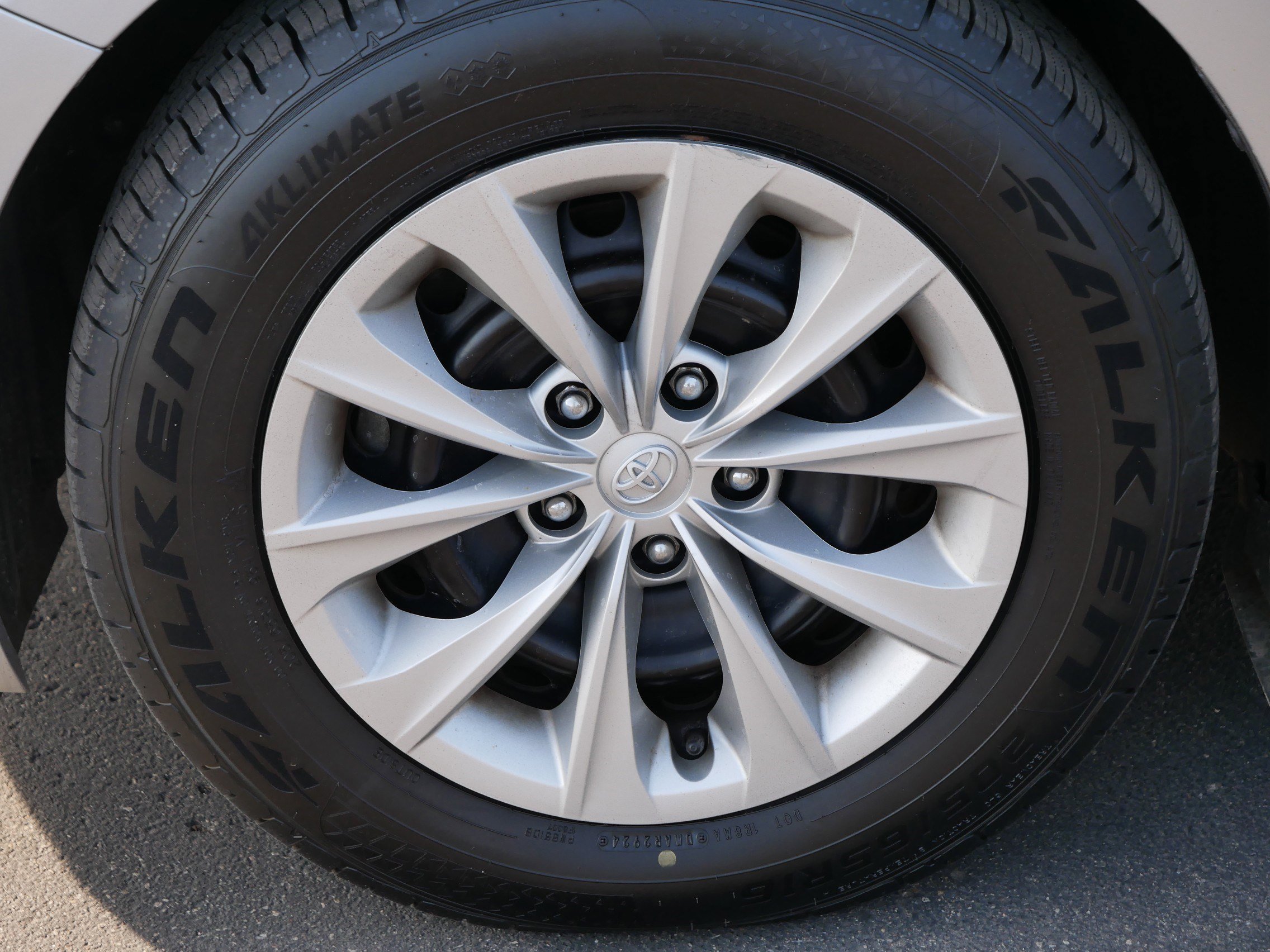 Used 2015 Toyota Camry LE image 15