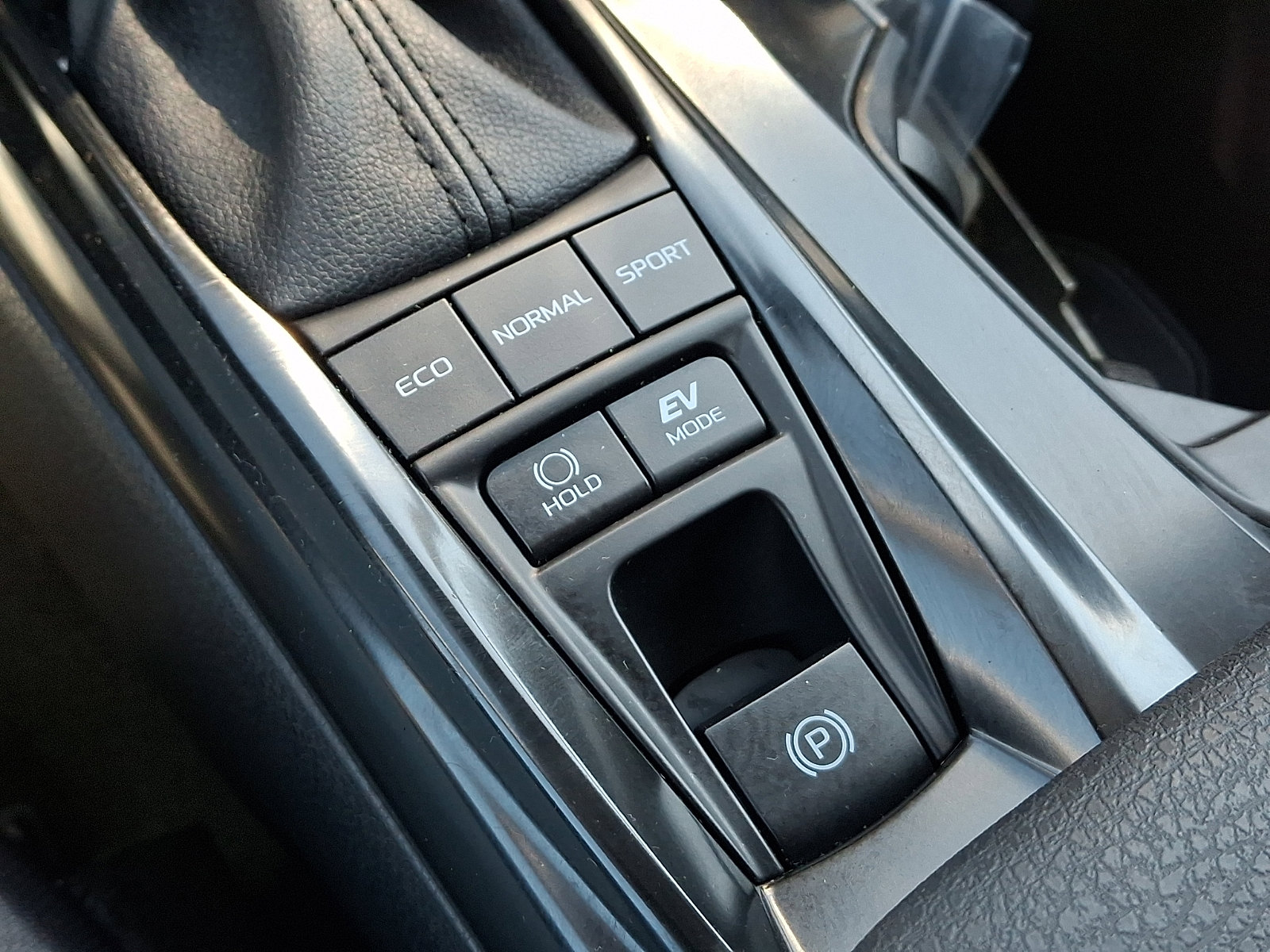 Used 2025 Toyota Camry LE w/ Convenience Package image 26