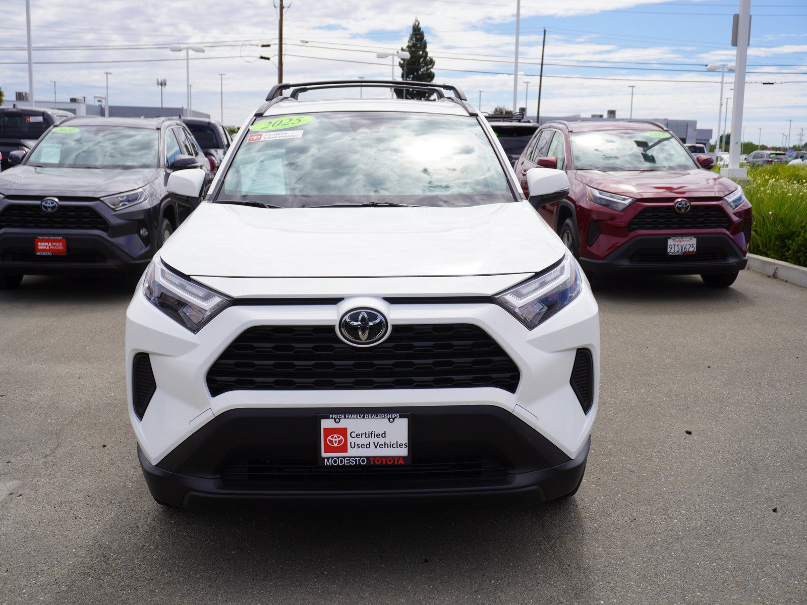 Used 2025 Toyota RAV4 XLE w/ Convenience Package AWD/4WD image 4
