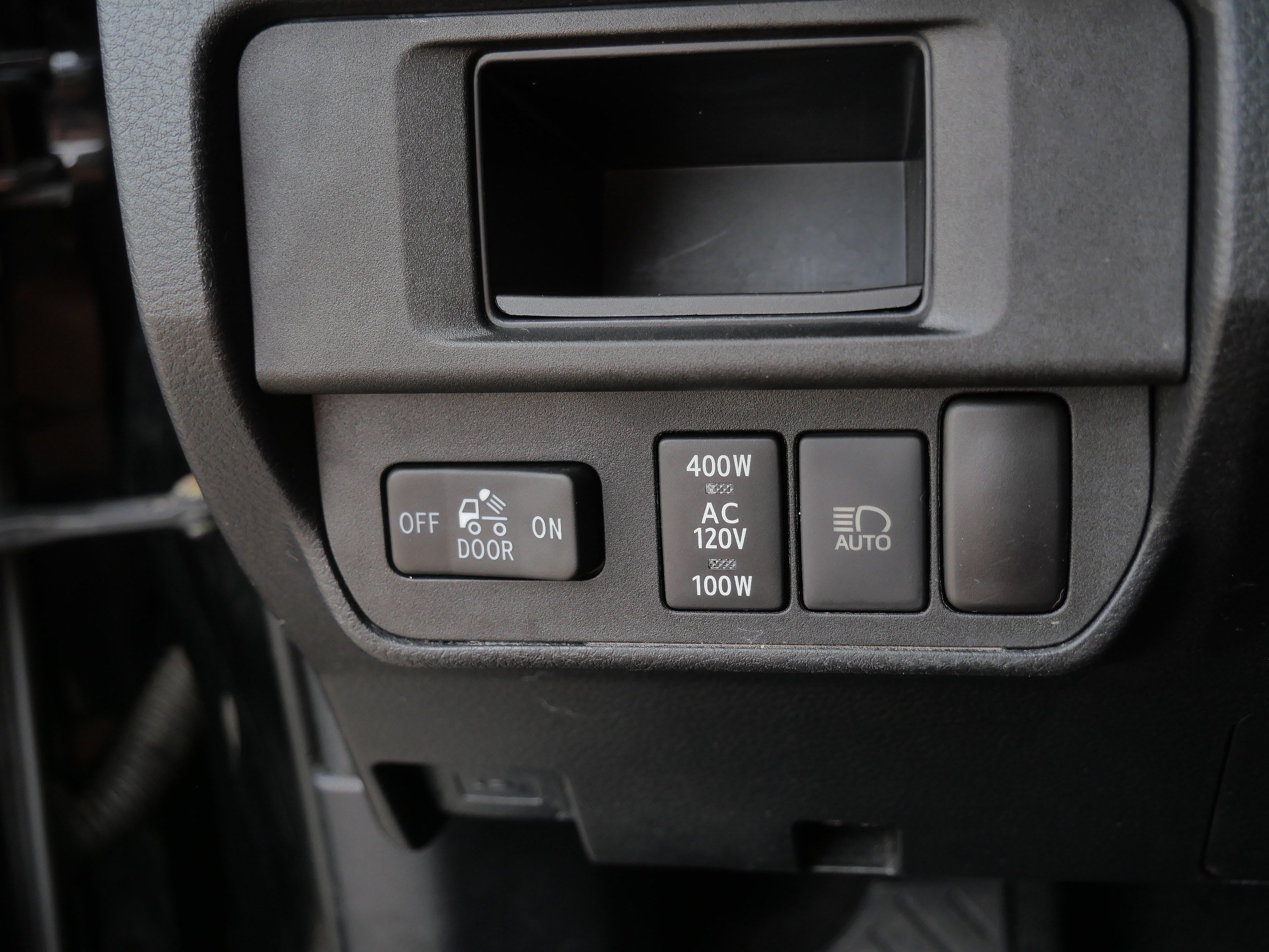 Certified 2018 Toyota Tacoma TRD Off-Road AWD/4WD image 26
