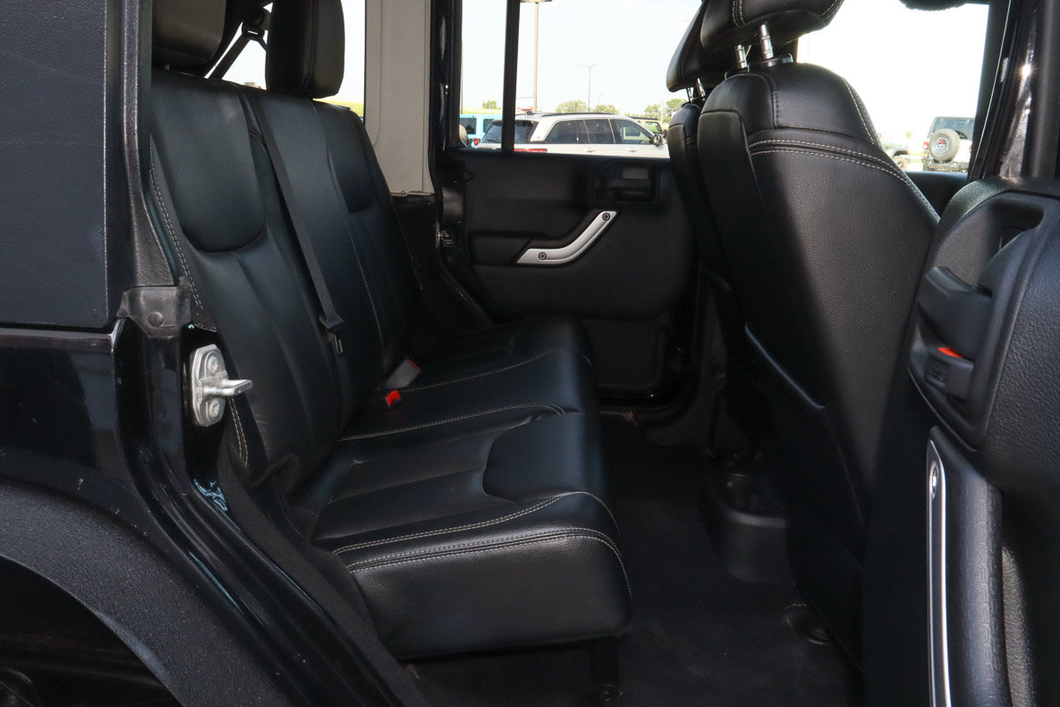 Used 2018 Jeep Wrangler Unlimited Rubicon w/ Connectivity Group AWD/4WD image 25