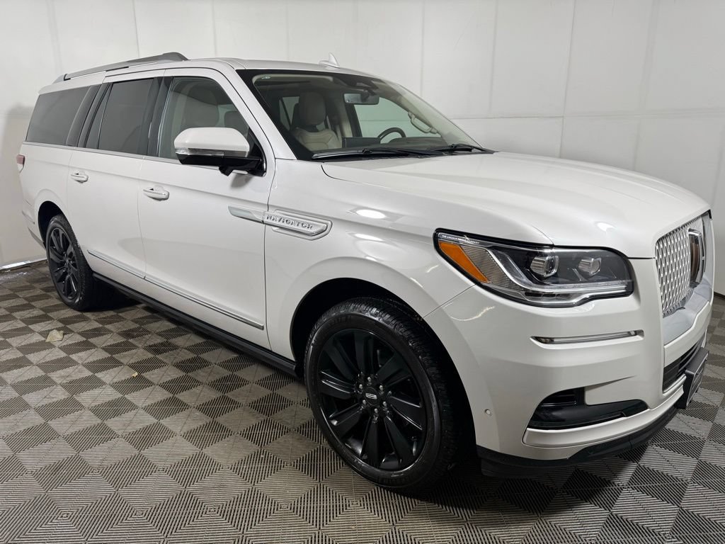 Certified 2024 Lincoln Navigator L Reserve AWD/4WD image 7