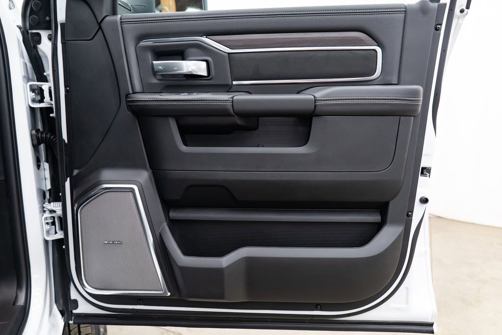 New 2026 RAM 3500 Laramie AWD/4WD image 33