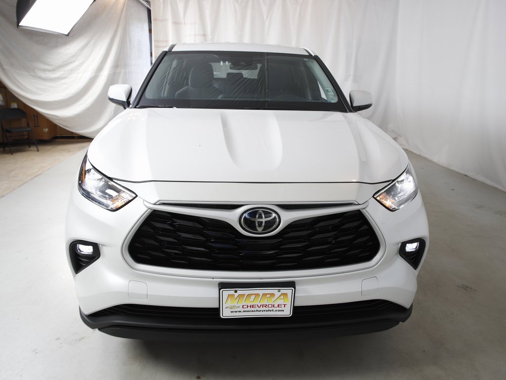 Used 2024 Toyota Highlander LE image 6