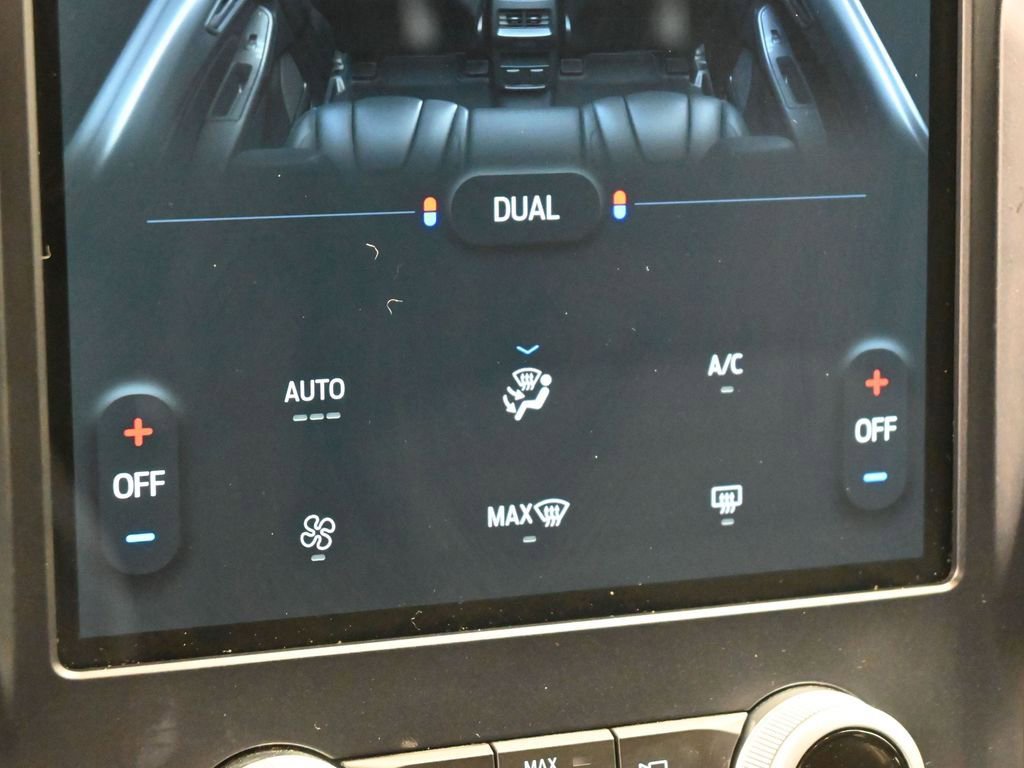 Certified 2022 Ford Edge SE w/ Black Appearance Package image 16