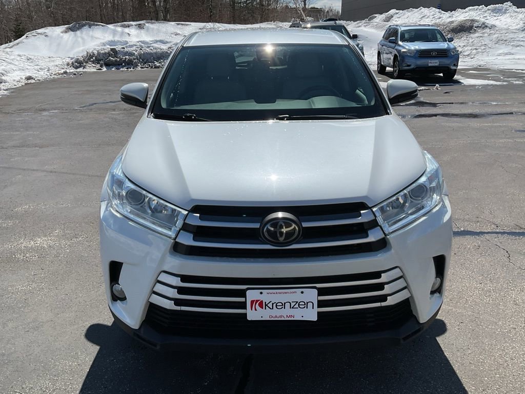 Used 2019 Toyota Highlander Plus AWD/4WD image 2