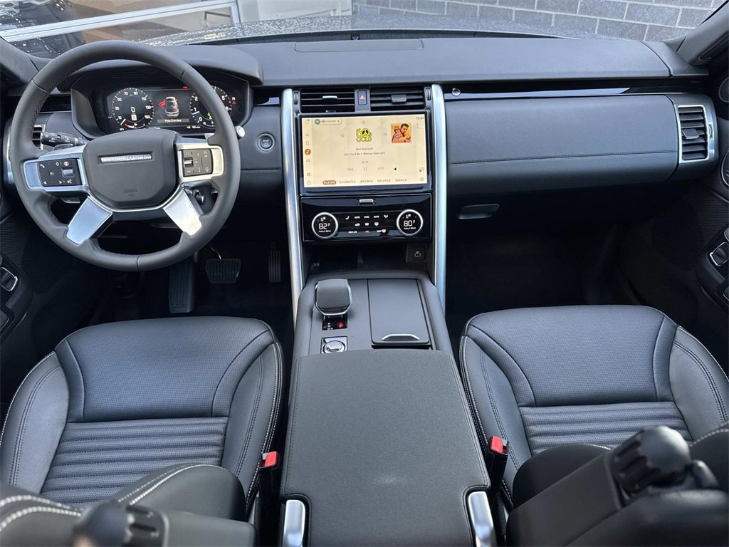 New 2025 Land Rover Discovery S image 18