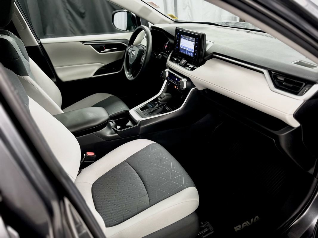 Used 2019 Toyota RAV4 XLE w/ All Weather Liner Package AWD/4WD image 31