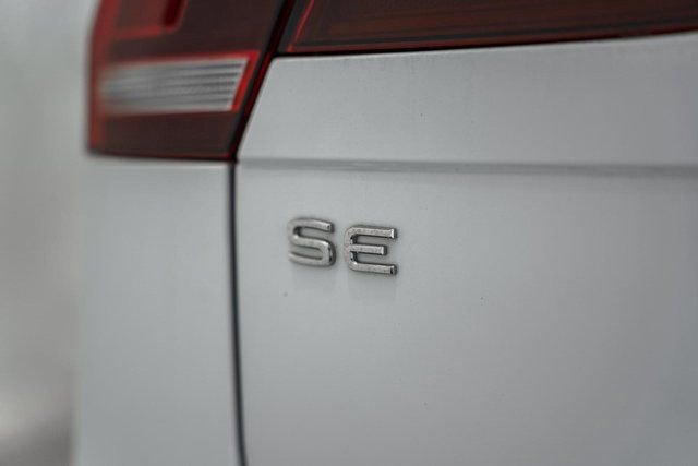 Used 2022 Volkswagen Tiguan SE w/ Panoramic Sunroof Package image 8