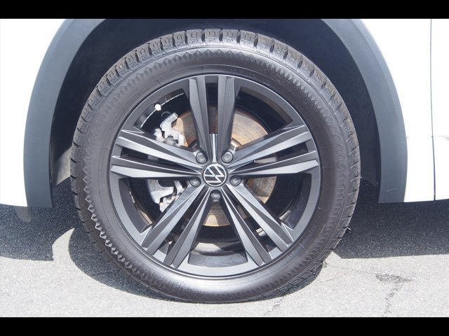 Used 2022 Volkswagen Atlas SEL R-Line AWD/4WD image 9
