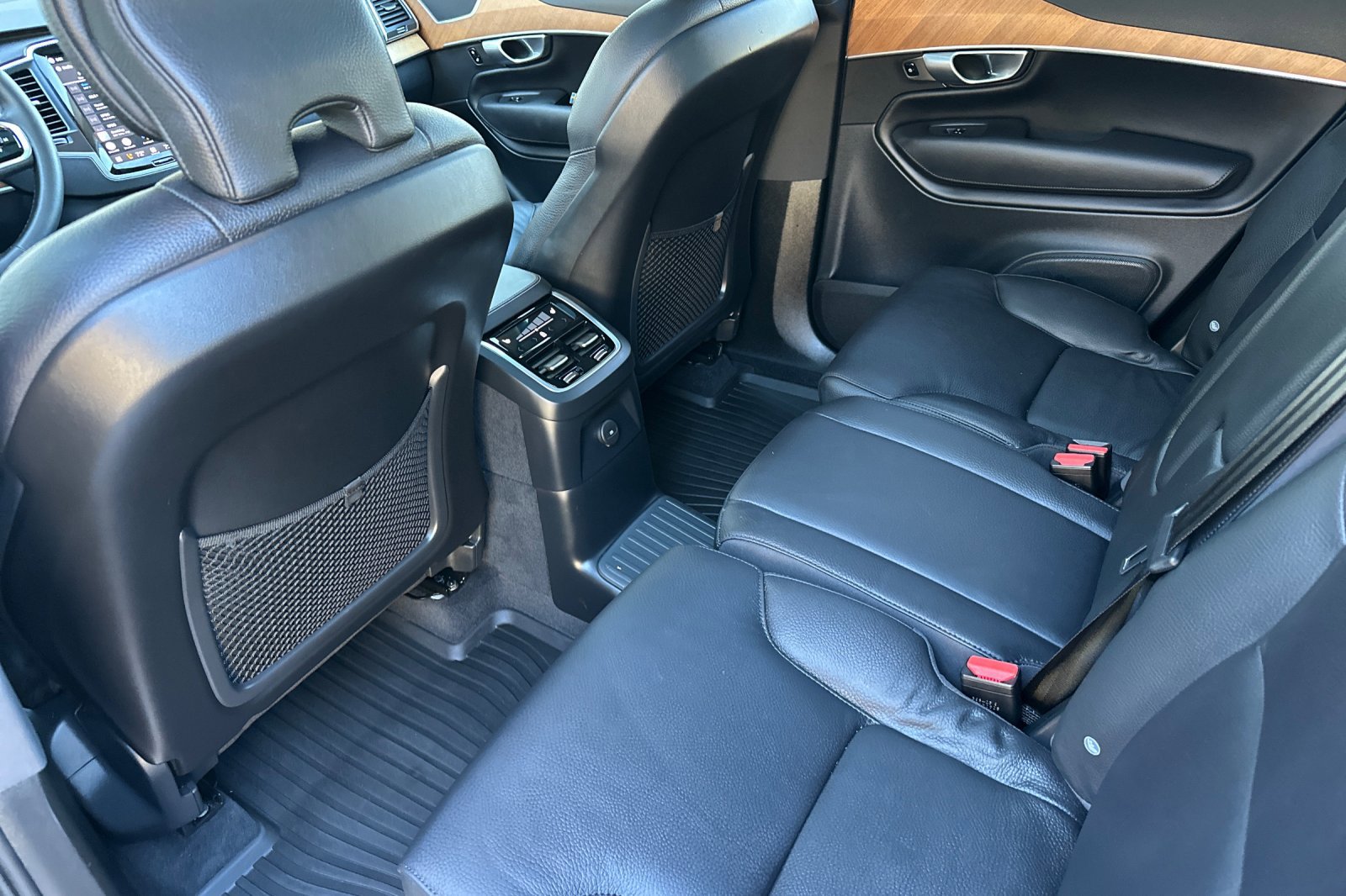 Certified 2024 Volvo XC90 T8 Core w/ Protection Package Premier image 14