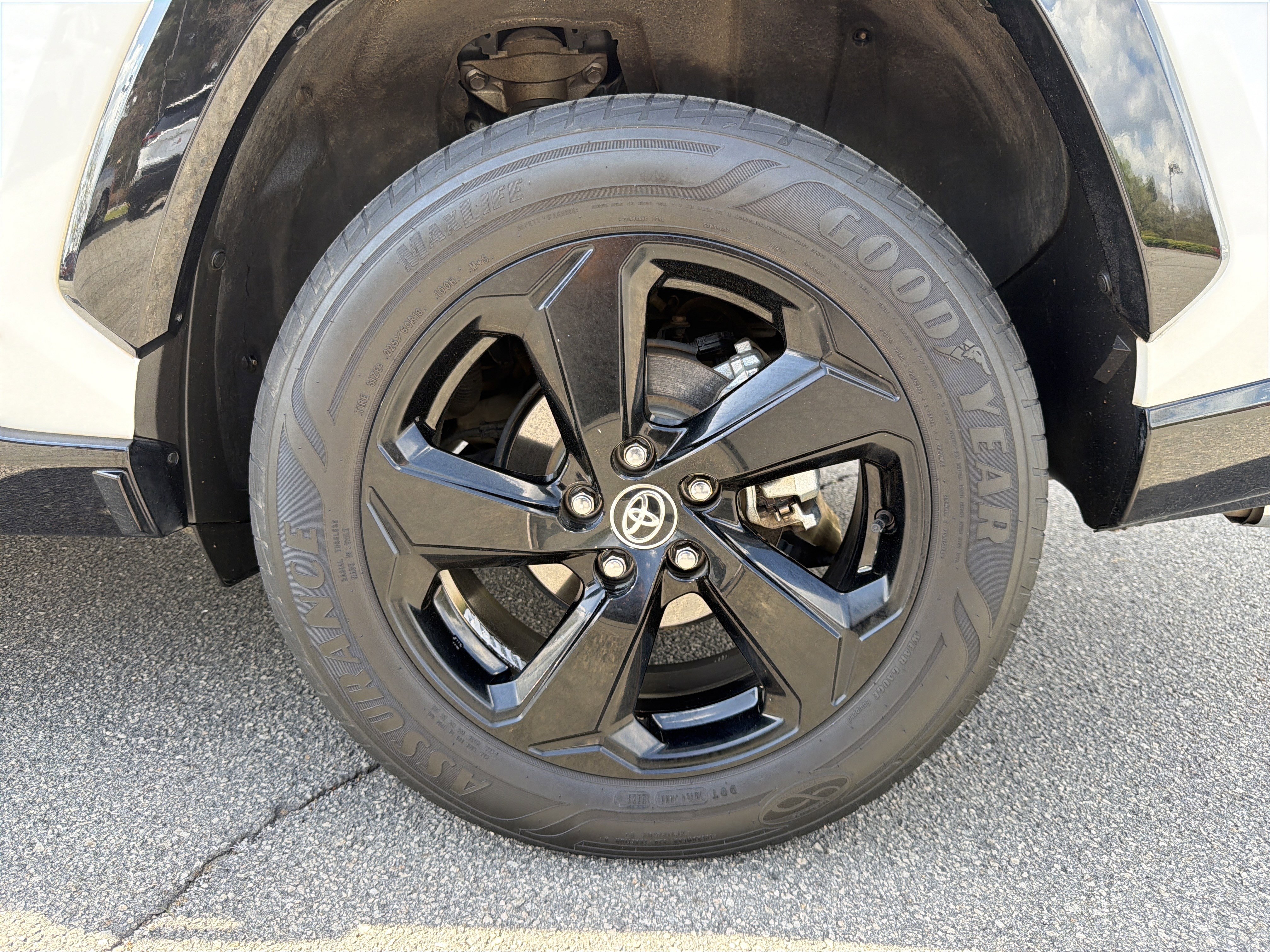 Used 2020 Toyota RAV4 XSE image 32