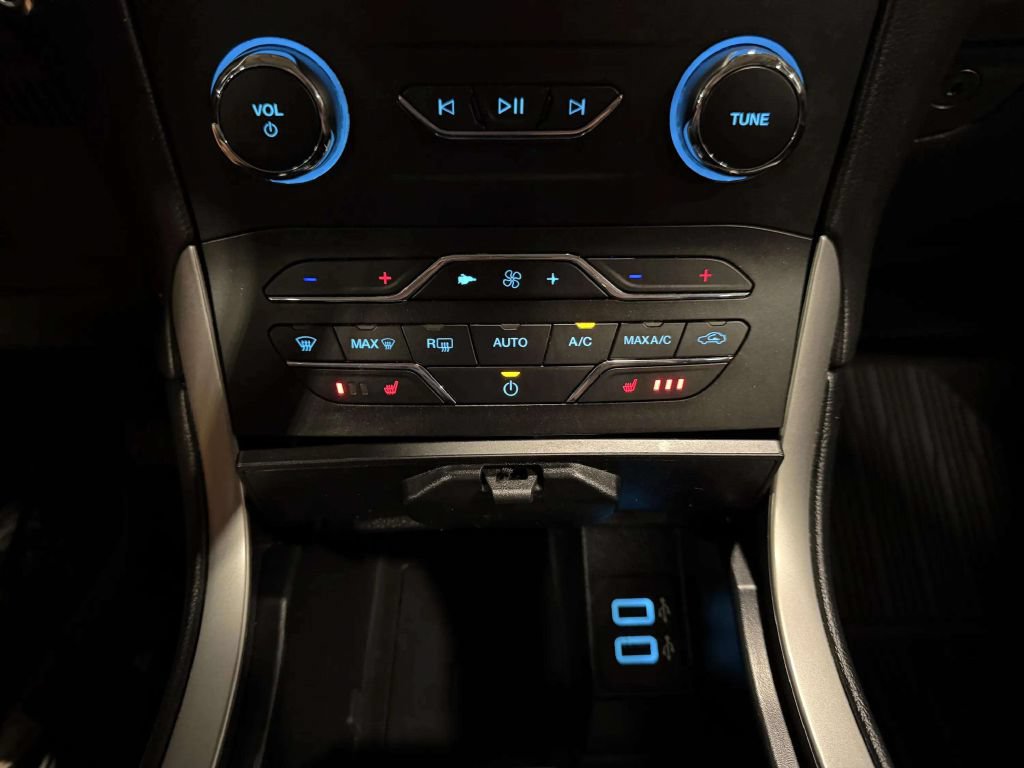 Used 2019 Ford Edge SEL w/ Equipment Group 201A AWD/4WD image 32